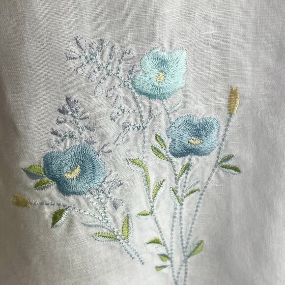 ERIKA White Linen Cotton Button Front Top MED Floral Embroidery Cottage Coastal - Picture 9 of 11
